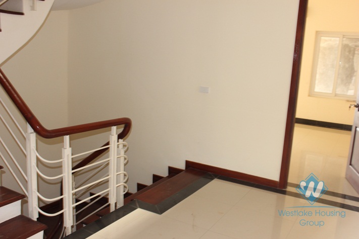 6-floor house for rent in Au Co Street